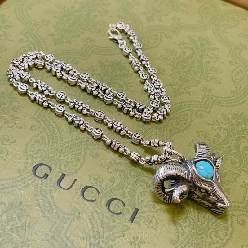 G*u*i necklaces
